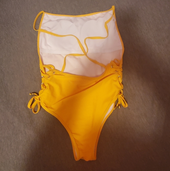 💛Yellow one piece💛 - Picture 3 of 3